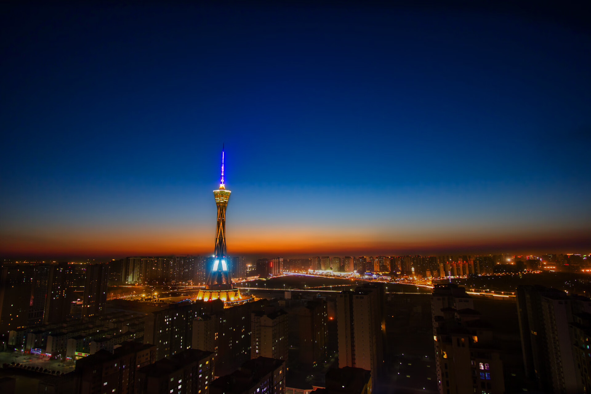 世运火炬传递路线公布，五大地标亮相成都，成都大运会火炬塔